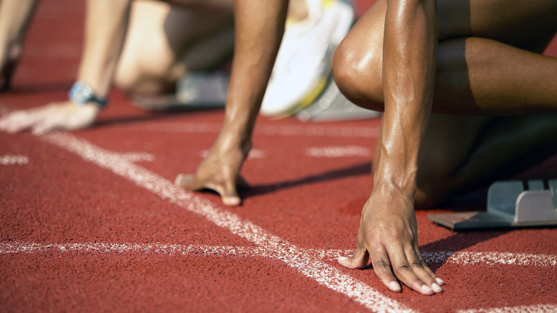 很有张力。将ATP总决赛与澳网这两个看似独立、甚至有时序差异的赛事并置，再以蒂姆统治全场作为核心意象，本身就充满了戏剧性的矛盾与重塑。我们先来扩展一下思维，构思标题